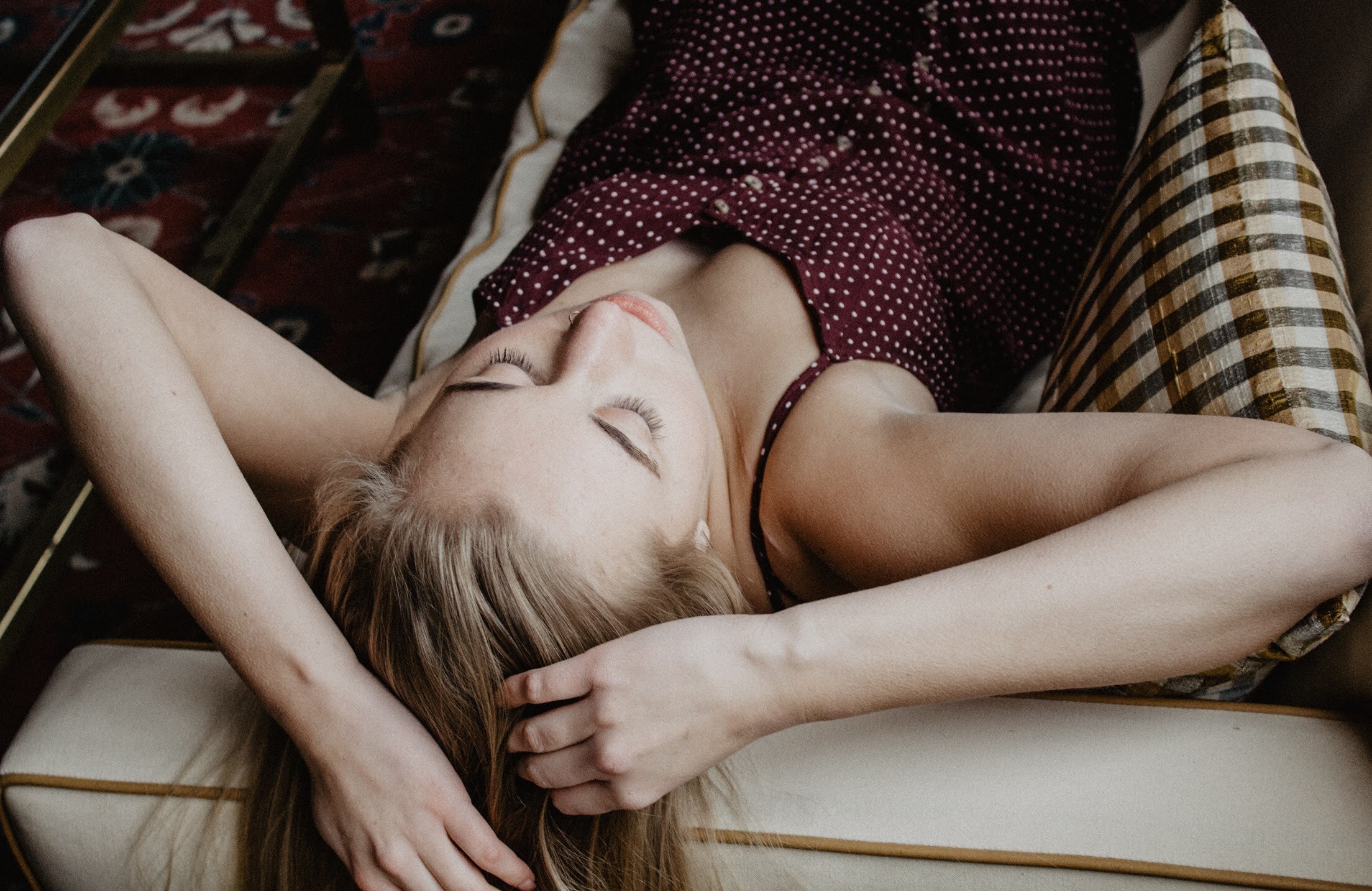 woman sleeping on bed 11 healthy sleeping habits to abide