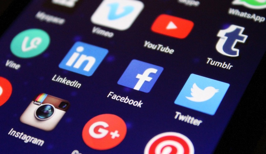 cellphone internet use affect happiness use of internet social media affecting health and wellbeing